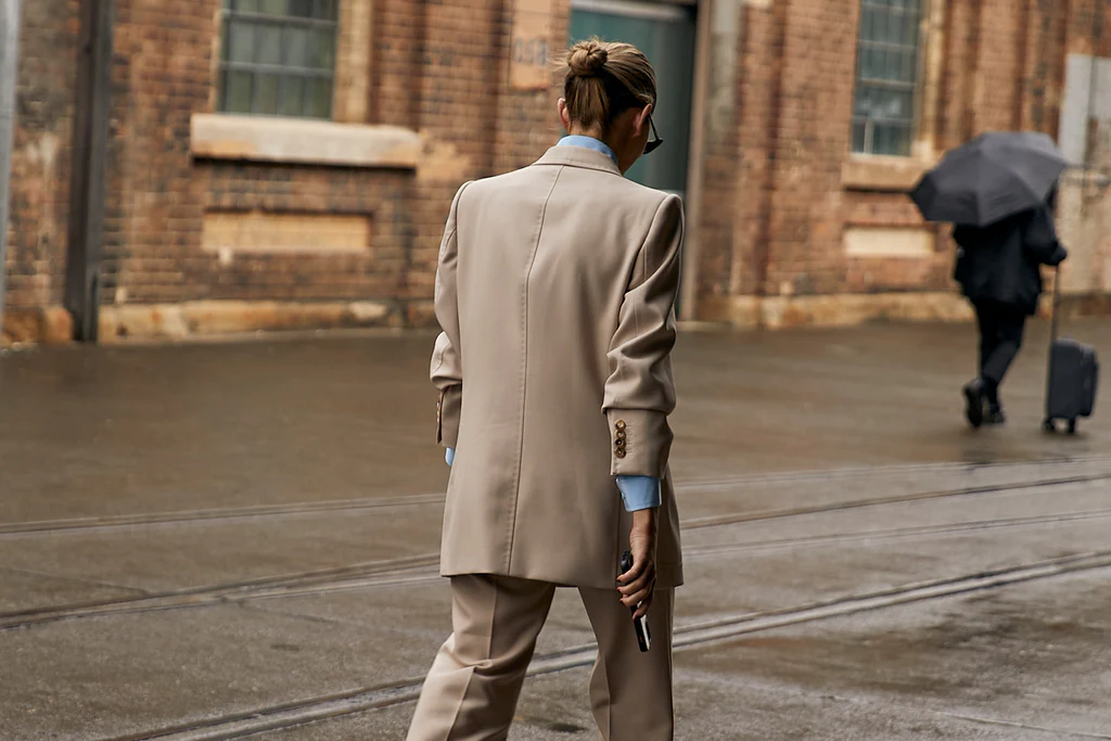 9 EFFORTLESS WAYS TO STYLE A BLAZER