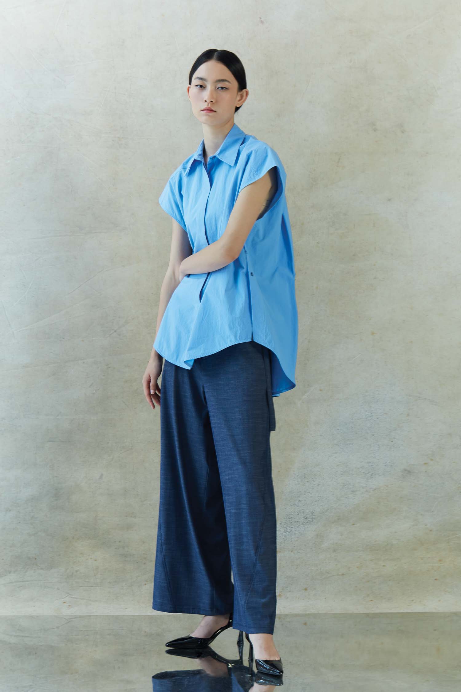 Sleeveless Shirt With Side Buttons