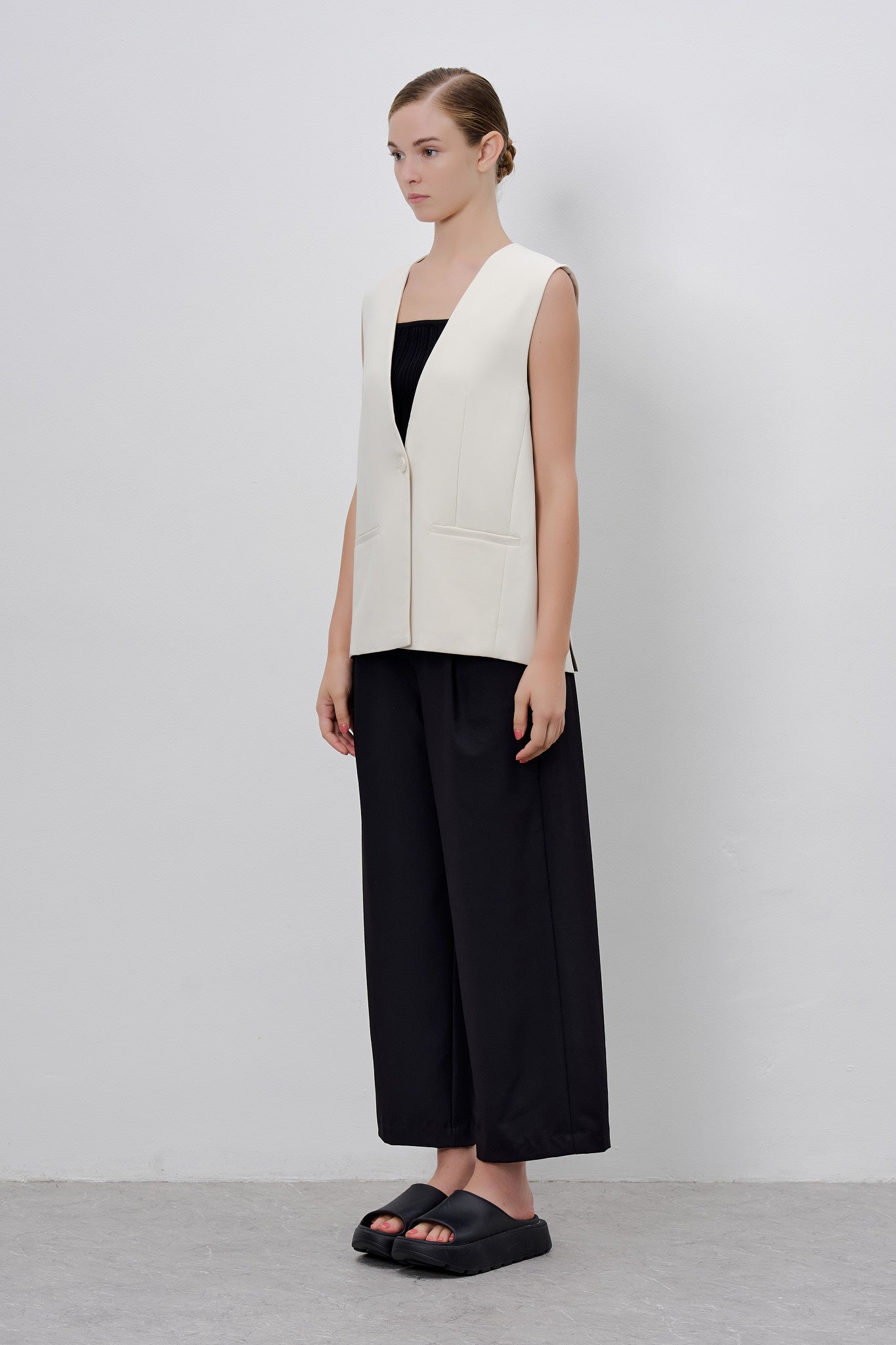 Lapelless Vest