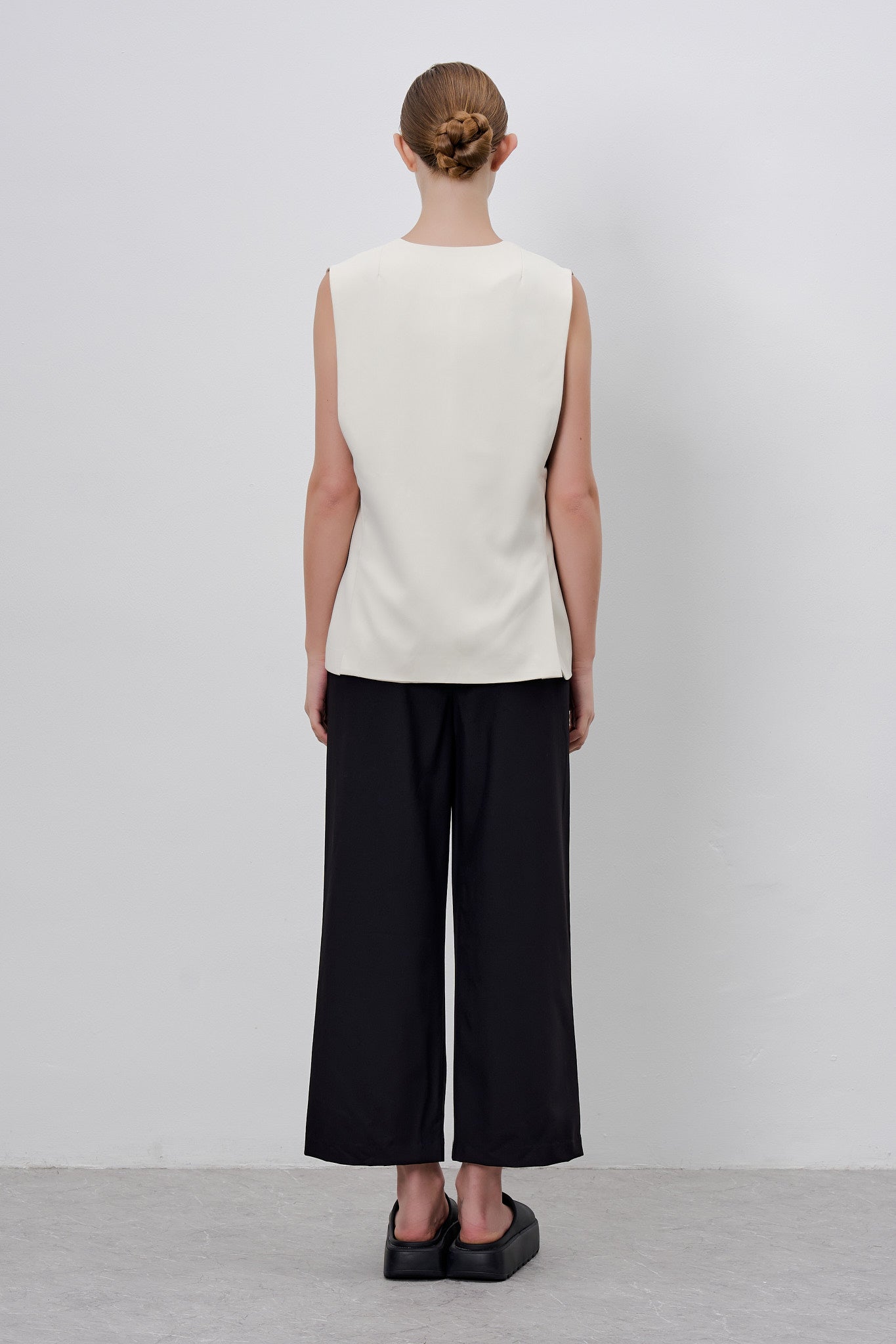 Lapelless Vest