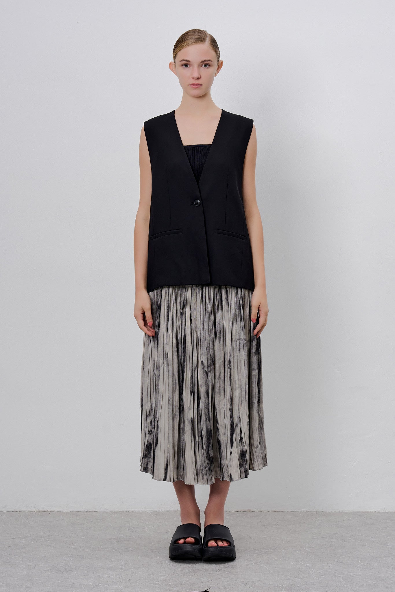 Lapelless Vest
