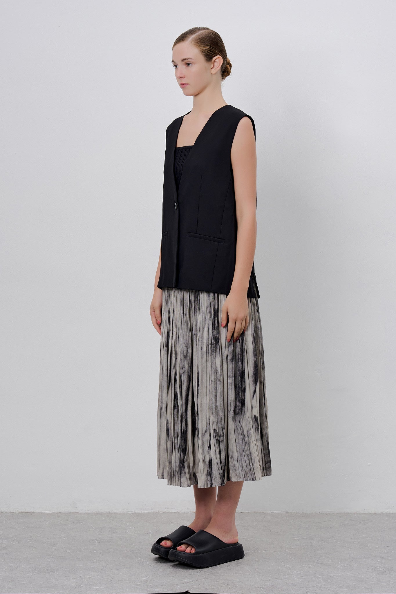 Lapelless Vest
