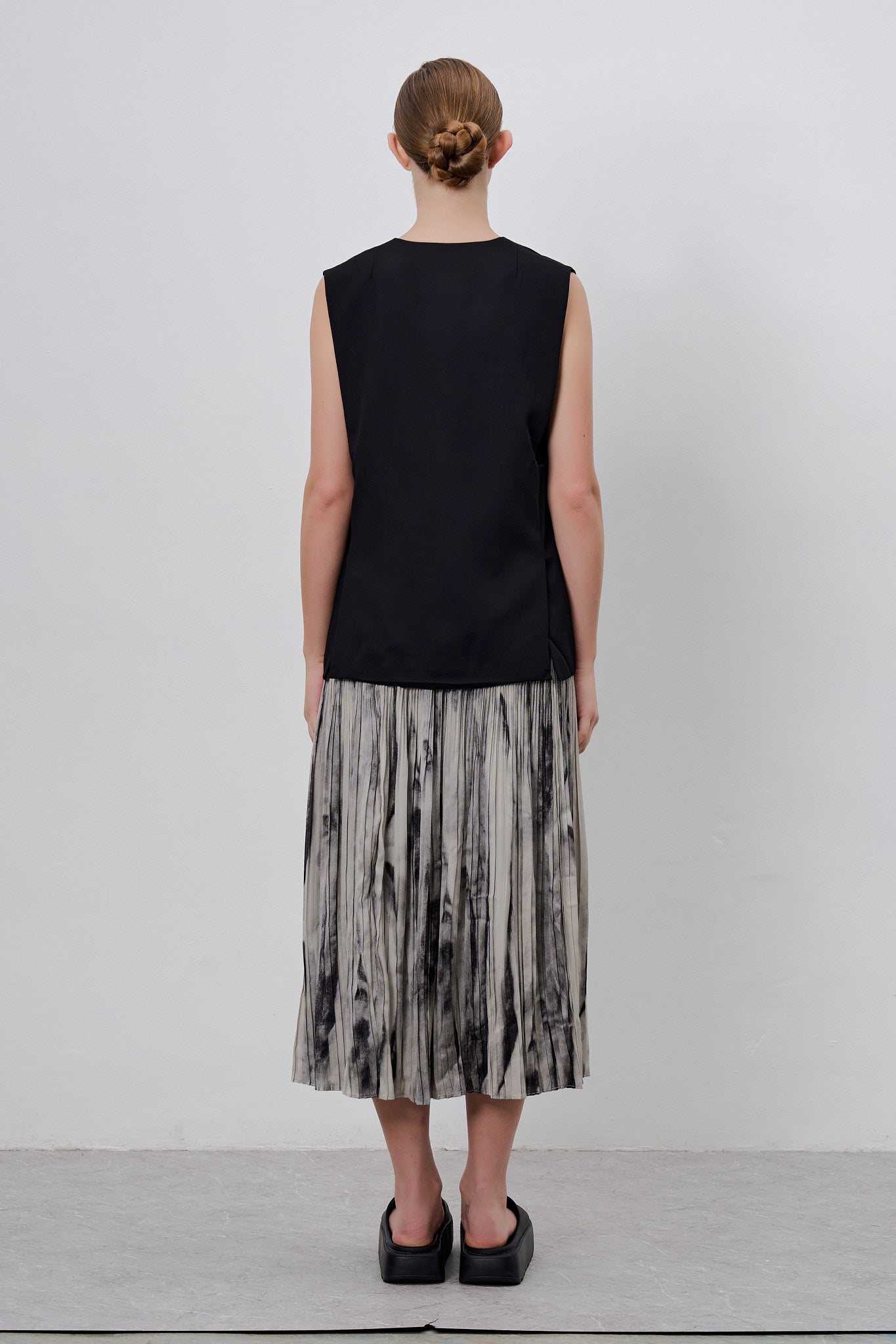 Lapelless Vest