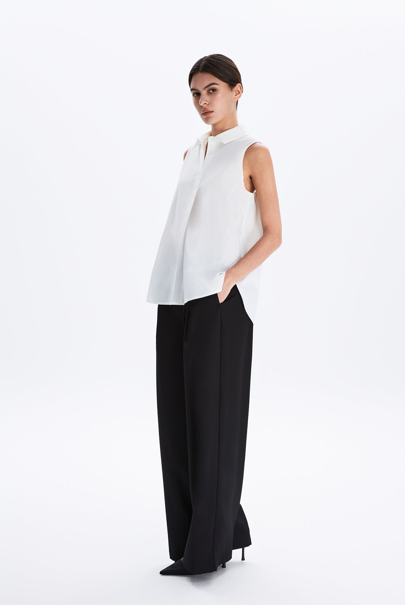 Sleeveless Collared Placket Shirt
